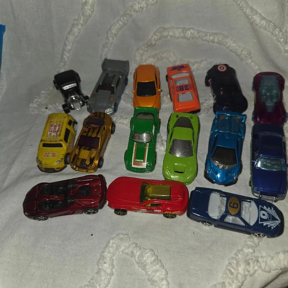 Vintage & Modern Diecast Car Lot Lot of 14 Hot Wheels Matchbox collectors